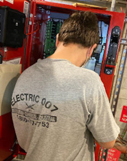 <img src="electrician.jpg" alt="electrician working" />